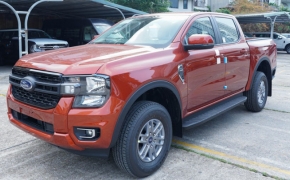 Ford Ranger XLS 4x4AT (số tự động, hai cầu)